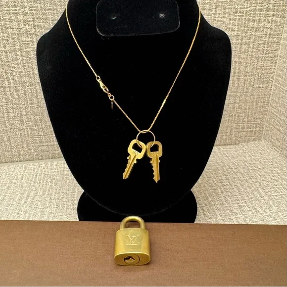 ✨🔐#303 LV Solid Brass Gold Padlock and key Sets✨ - Picture 12 of 16